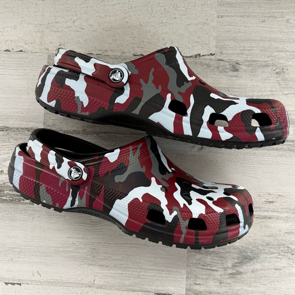 CROCS Men’s Size 10 Classic Slip On Clogs Camo Red/Black/White/Gray main image 8